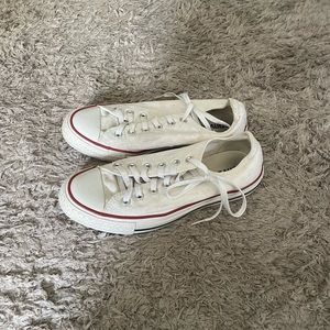 Low top white converse